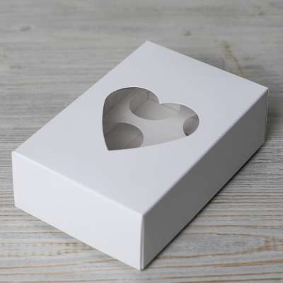 Коробка для конфет с окошком Сердце 6 ячеек